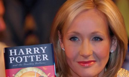 Joanne Kathleen Rowling Sang Pencipta Novel Fiksi Harry Potter!