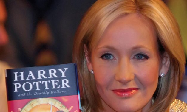 Joanne Kathleen Rowling Sang Pencipta Novel Fiksi Harry Potter!