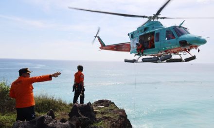 Momen Menegangkan Evakuasi WN Rusia Terjebak Tebing Di Bali