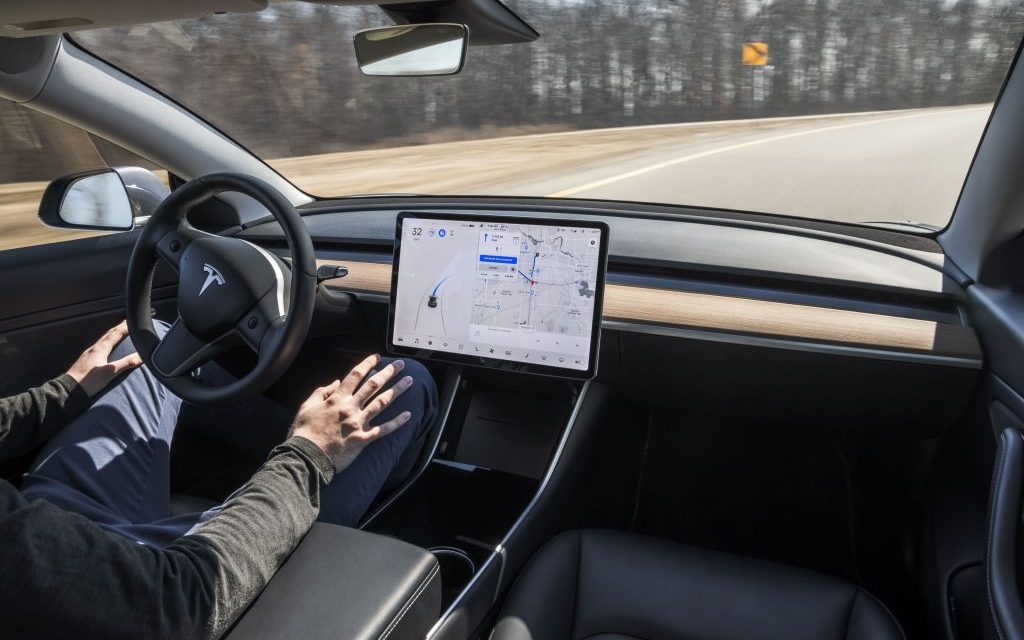 Fitur Autopilot Tesla Model 3: Revolusi Keselamatan Berkendara